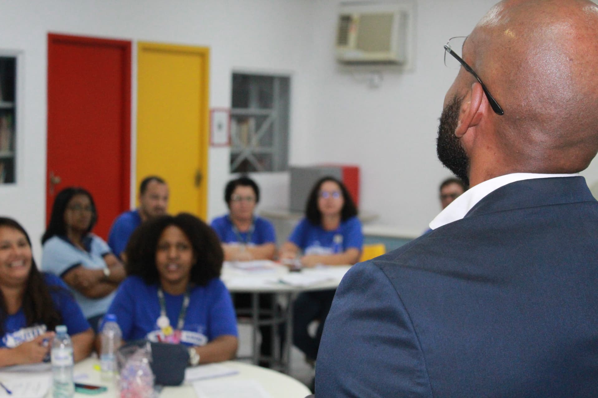 Grupo de líderes em workshop da Escola Bazza
